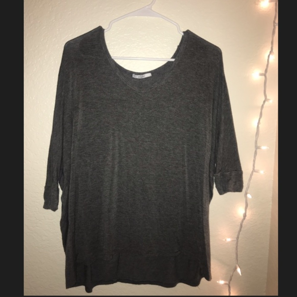 Relaxed flowy quarter length sleeve top